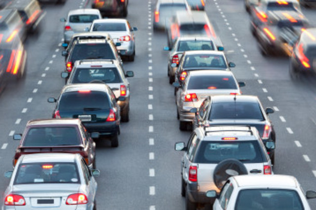 أولوية المرور على الطرق مسئولية كل من يستخدم الطريق