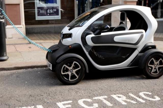 مطالب بوضع ضوابط لاستيراد السيارات الكهربائية والهايبرد المستعملة بمصر