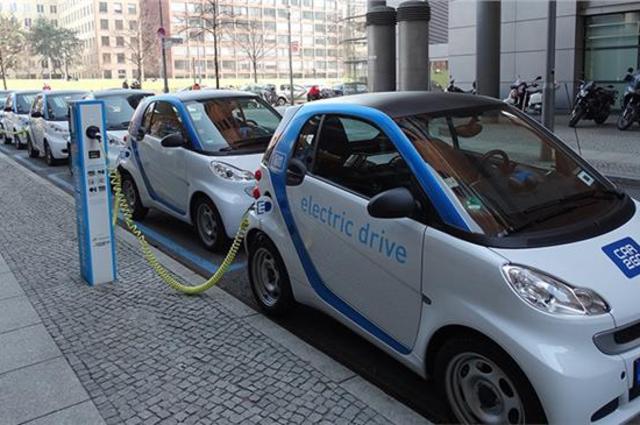 دمج لجان السيارات الكهربائية في لجنة واحدة لتسهيل دراستها