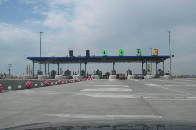 رسوم الطرق تثير غضب سيارات نقل المواد البترولية