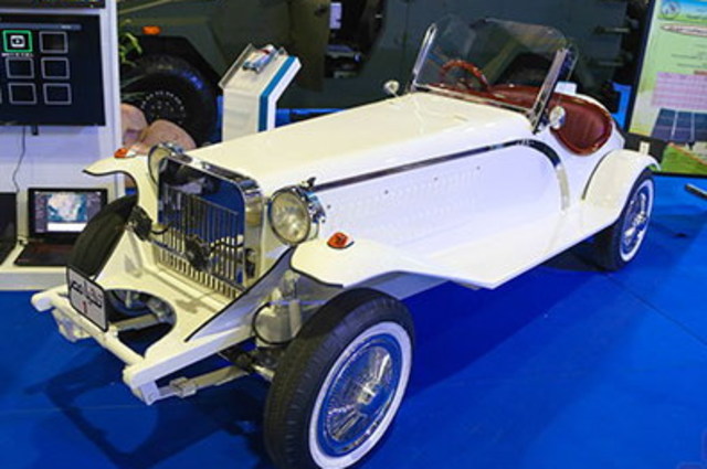 معرض ايديكس العسكري يعرض سيارة ملاكي مصنعة يدوياً