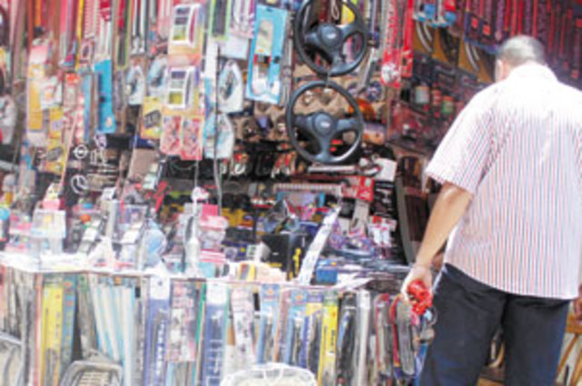 في سوق قطع الغيار . . الأجنبي يكسب !!