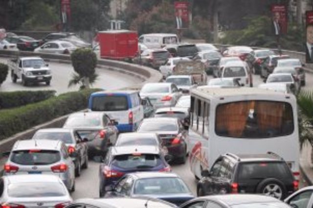 زحام مروري في مصر الجديدة بسبب سيارة معطلة 