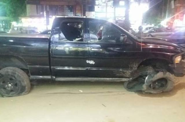 الاعتداء على سيارة دودج تخص صاحب معرض سيارات بسبب وصل أمانة