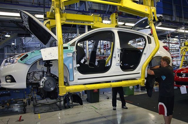 وزير قطاع الأعمال : نحتاج 11 مصنع سيارات جديد و125 ألف سيارة صينية قريباً