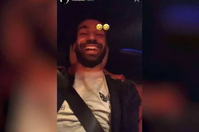 فيديو: من داخل سيارة محمد صلاح . . نغمات عمرو دياب والنجم الكرواتي