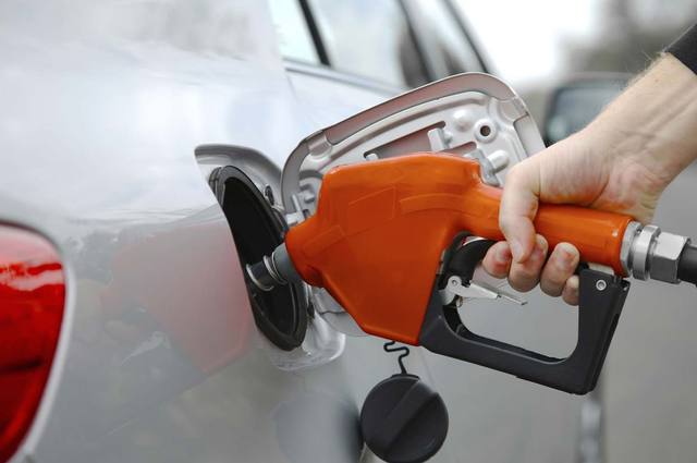 وزير البترول يطالب الشركات بجعل البنزين أعلى في الكفاءة والتوفير