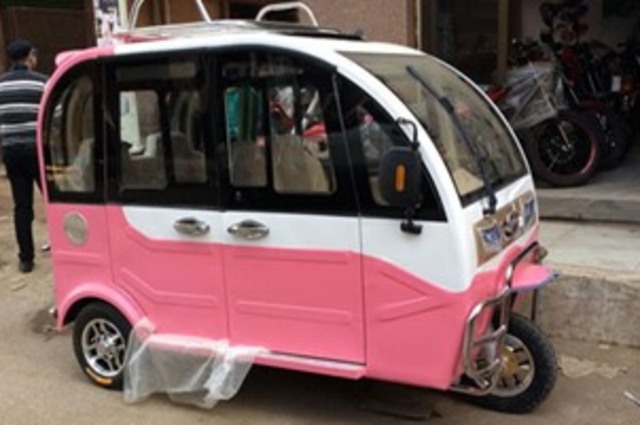 خطة لنشر السيارات والتكاتك الكهربائية في بعض المحافظات 