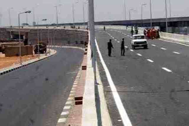 اغلاق منزل الدائري لمحور سعد الشاذلي بسبب تشقق في الطريق