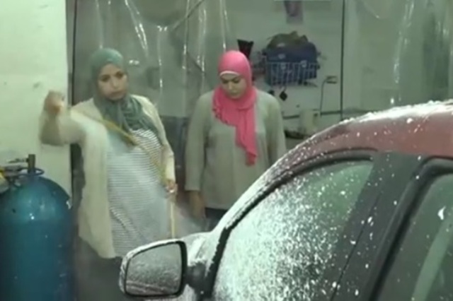 مغسلة سيارات تديرها سيدات في مصر !!