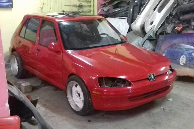 بالصور : بيجو 205 معدلة بالكامل معروضة للبيع