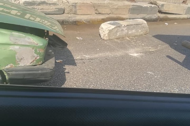 رسالة تحذير لمستخدمى الدائري من كتل خرسانية