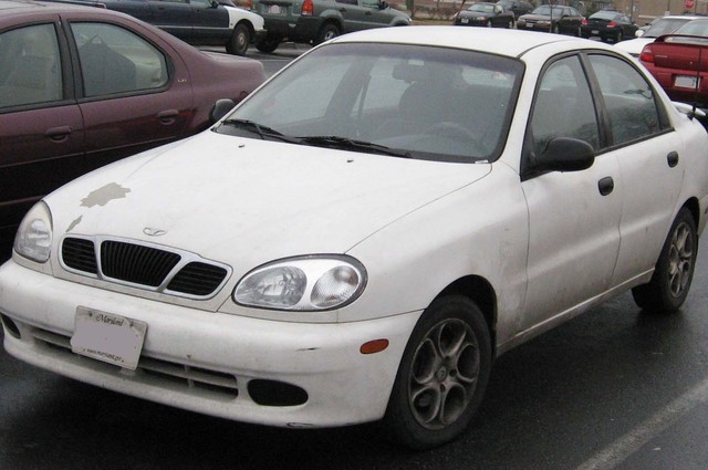 دايو لانوس 2 موديل 2005 سيارة شعبية محبوبة في سوق المستعمل