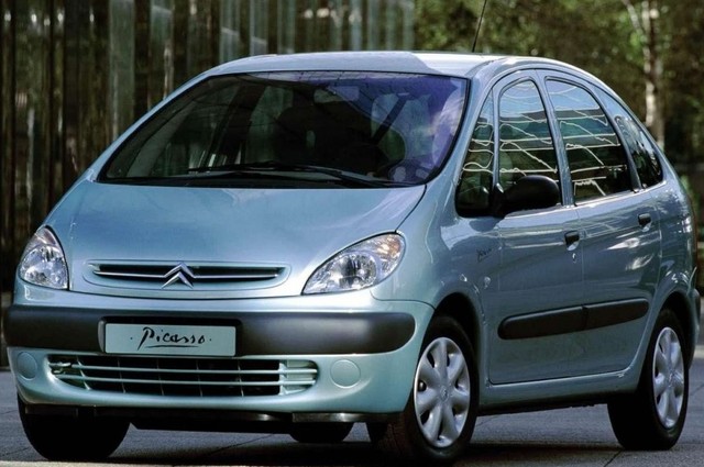 تعرفوا على مزايا سيارة سيتروين بيكاسو 2004 في مصر