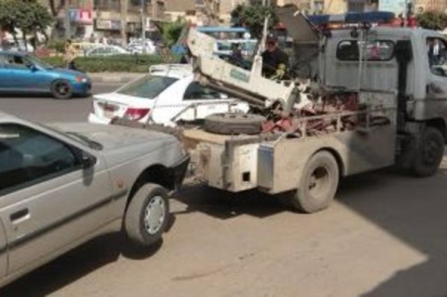 المرور يرصد 13 سيارة مهملة في الجيزة ويضبط دراجات نارية بدون لوحات