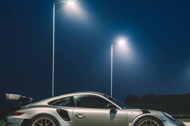 مسابقة جديدة لتصوير سيارات بورشة في شوارع مصر