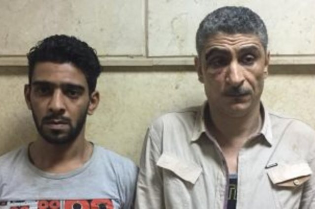 يسرقان سيارة ويستخدمانها في خطف حقائب السيدات في الطريق !!