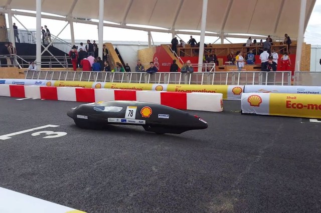 سيارة كهربائية بدون سائق قريبا في هندسة القاهرة 