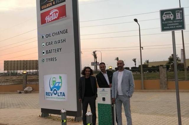 ريفولتا تفتتح أول محطة شحن للسيارات الكهربائية بالتعاون مع شل 