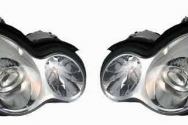 سقوط ورشة لتصنيع قطع غيار مقلدة وضبط 1700 فانوس سيارة 