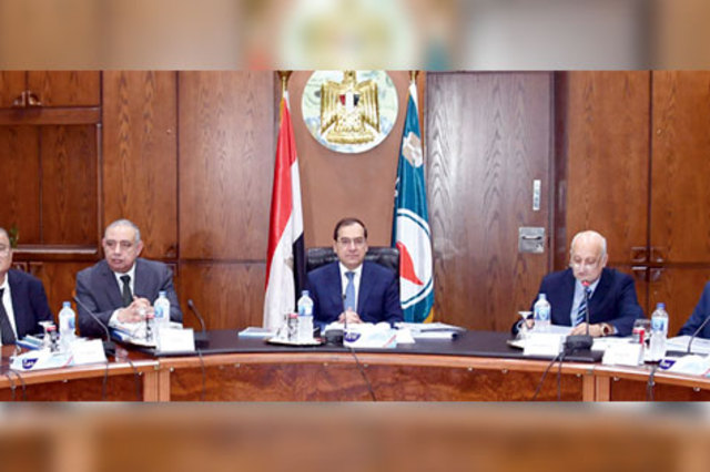 لتشجيع استخدام الغاز الطبيعي في السيارات . . محطات نموذجية بتعاون مصري ايطالي