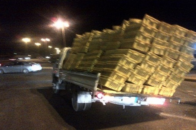 خبير مروري يطالب بوقف قرار عدم تحصيل غرامات على حمولات النقل الزائدة