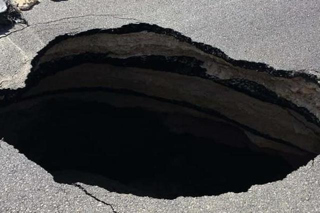 هبوط ارضي في طريق القاهرة شرم الشيخ بسبب كهف