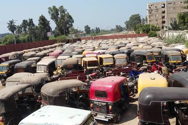 خبير : قانون المرور الجديد يلزم بترخيص التكاتك لحل مشكلتها