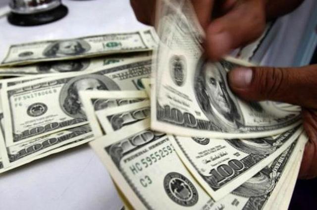 خبير : انخفاض أسعار السيارات مرهون بالدولار الجمركي