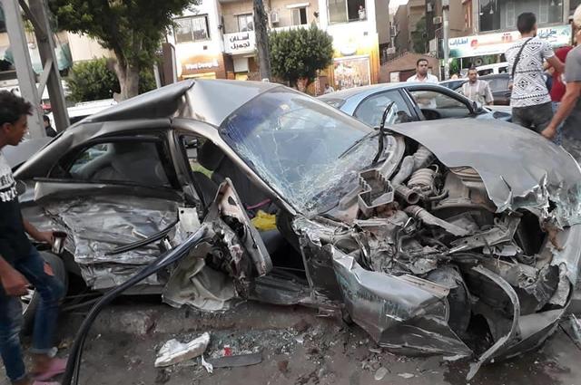 ترام مصر الجديدة يتحرك بدون سائق ويحطم 8 سيارات 