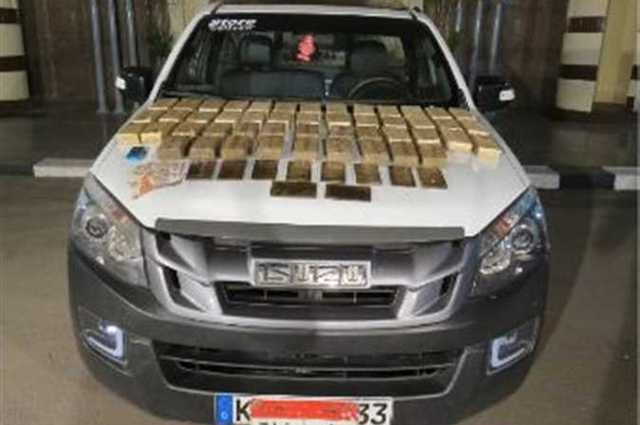 ضبط مخزن سري في سيارة يحتوى على 250 طربة حشيش