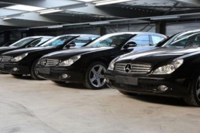 وكيل الخطة والموازنة في البرلمان يطالب بسيارة واحدة لكل مسئول