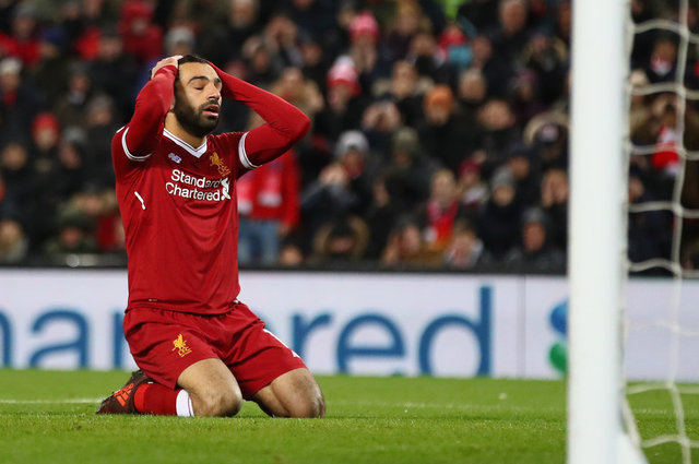 فيديو : مخالفة مرور لمحمد صلاح بسبب التليفون خلال قيادته السيارة