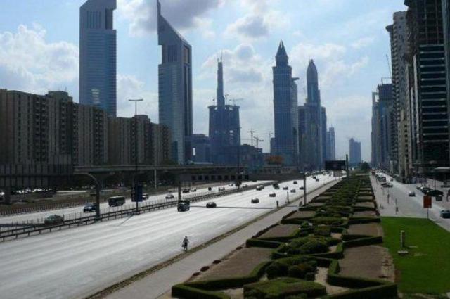 800 ألف جنيه مخالفات على سائق سيارة في دبي في يوم واحد