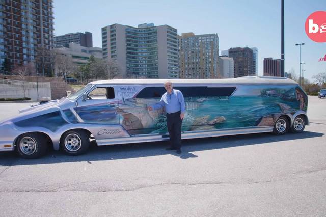 بالصور : من يحتاج هذه السيارة الفان العملاقة بثمانية عجلات ؟!!