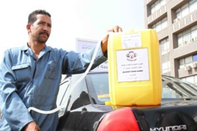 خبراء يكذبون فيديو خلط البنزين بالاسبرتو 