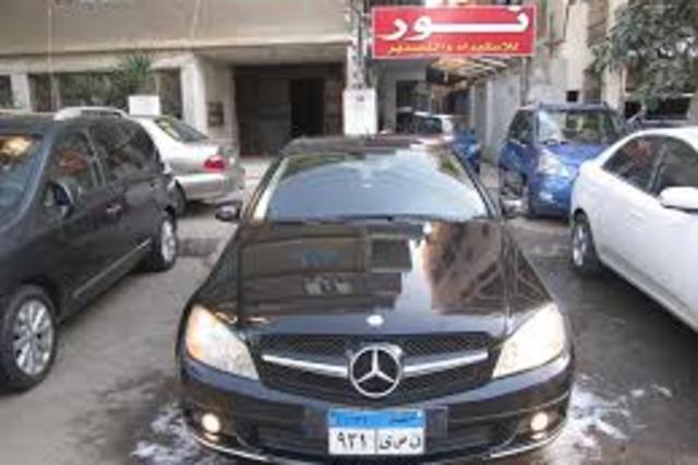 معارض السيارات في مصر تعاني من الغلق بسبب التراخيص