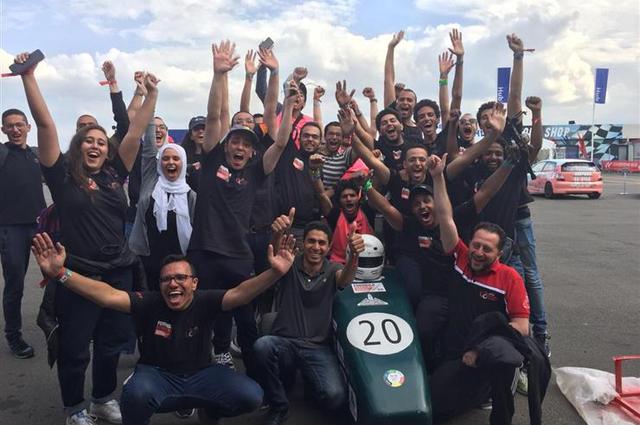 فريق هندسة عين شمس : نتمني أن يكون لنا دور في صناعة السيارات بمصر