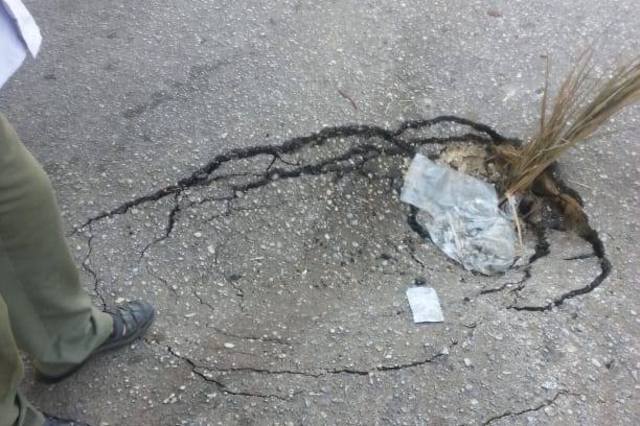 هبوط أرضي محدود في شارع صلاح سالم وصيانة للطرق في غرب القاهرة