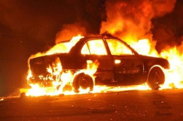 وفاة المصري الذي احترقت سيارته بزوجته وطفله أمامه في الكويت