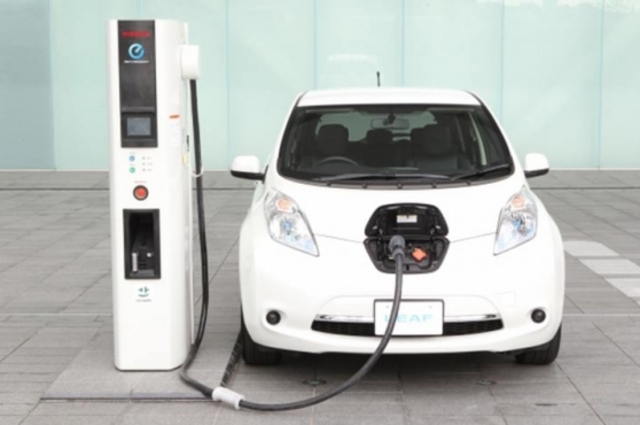 مسافة الشحن وسعر البطاريات أهم أسباب انتشار السيارات الكهربائية بمصر