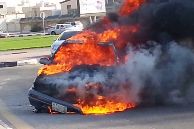 يحرق سيارة جاره لخلاف على أولوية الركن!!