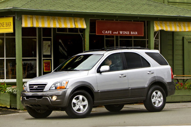 كيا سورينتو . . SUV كبيرة توفر محرك قوي وخدمة للطرق الوعرة 