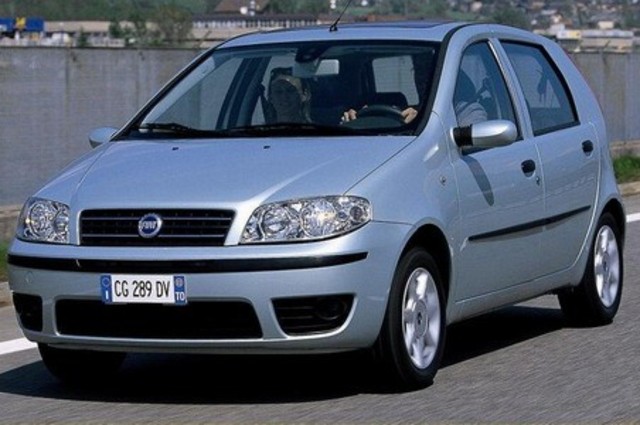 فيات بونتو كلاسيك . . سيارة بسيطة التصميم ومطلوبة في السوق