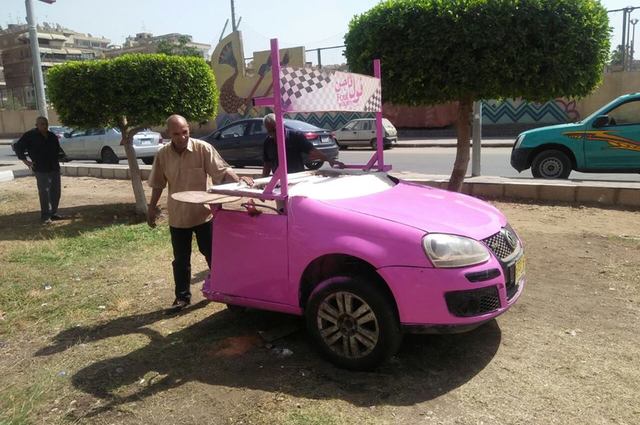 سيارة فولكس فاجن تتحول لعربة فول 