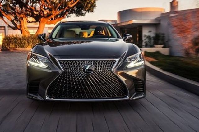 لكزس LS500 و LX570 الجديدتين يقدمان في مصر اليوم 