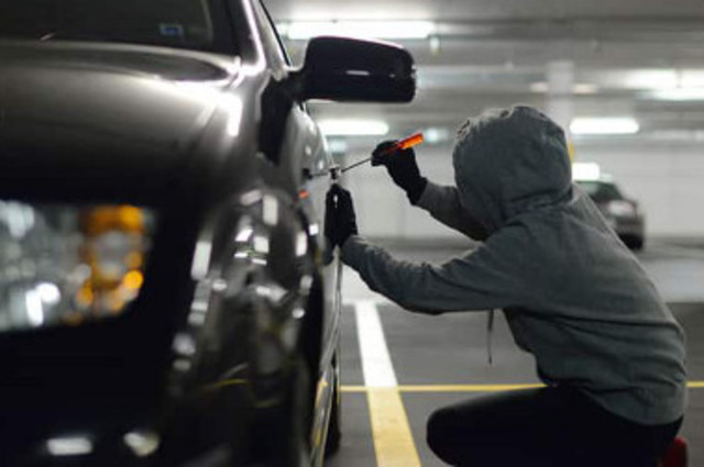 الشرطة تعيد سيارة مسروقة لصاحبها من خلال الجي بي إس