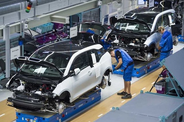 وزير التجارة يقرر زيادة نسب المكون المحلي في السيارات الى 46%