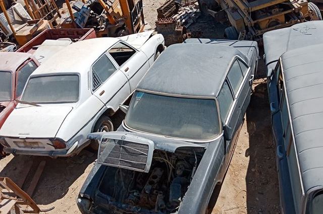 بالصور : سيارات مرسيدس وفيات وبيجو في مزاد لمصنع 81 الحربي 
