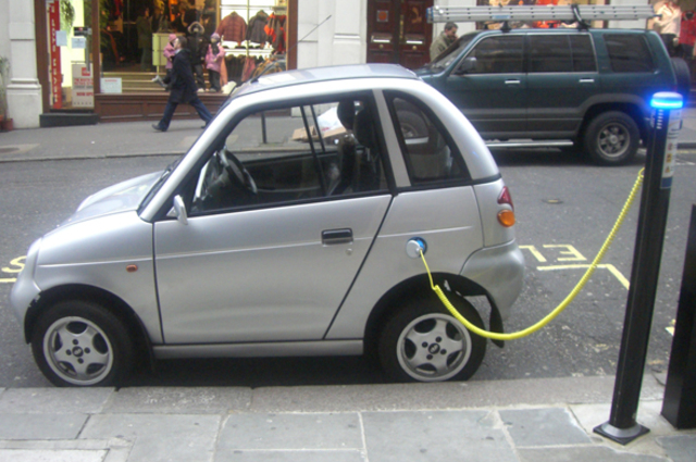 خبير : تكلفة شحن السيارات الكهربائية ربع تكلفة الوقود ولكن سعر البطاريات مشكلة